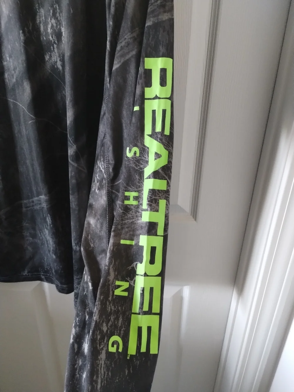 Realtree Black & Neon Green Camo Hooded Performance Shirt Size M